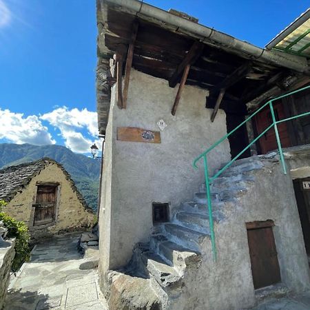 ドモドッソラ Casa Vacanze La Carbuneraヴィラ エクステリア 写真