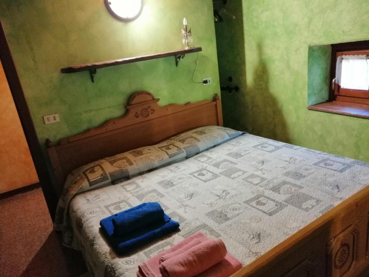 ドモドッソラ Casa Vacanze La Carbuneraヴィラ エクステリア 写真