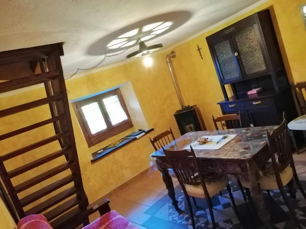 ドモドッソラ Casa Vacanze La Carbuneraヴィラ エクステリア 写真