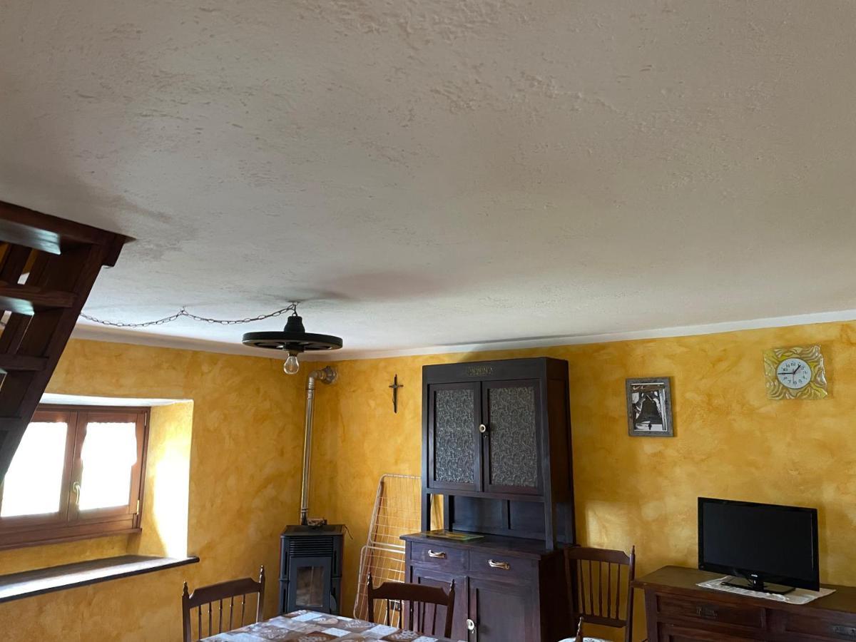ドモドッソラ Casa Vacanze La Carbuneraヴィラ エクステリア 写真