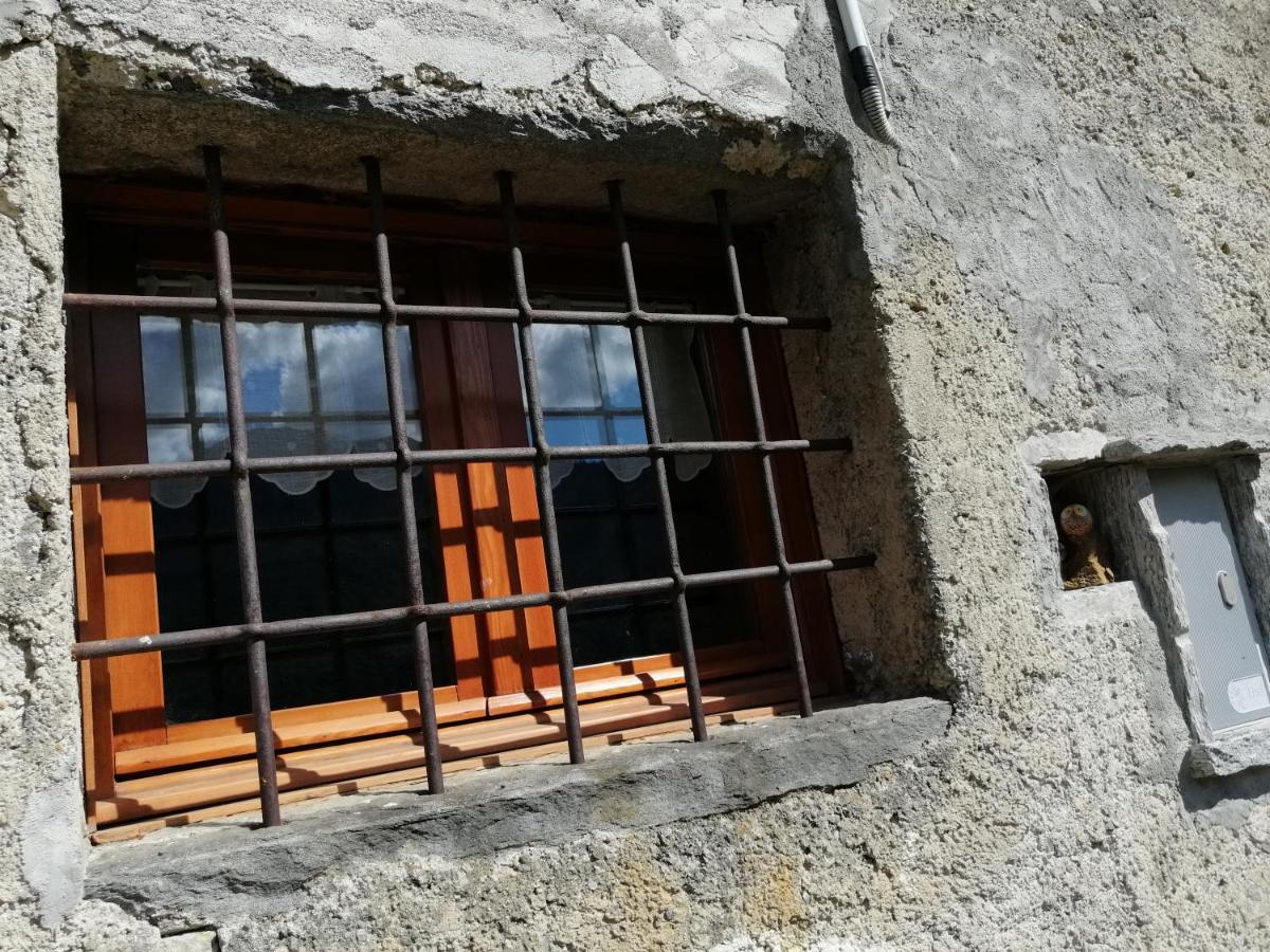 ドモドッソラ Casa Vacanze La Carbuneraヴィラ エクステリア 写真